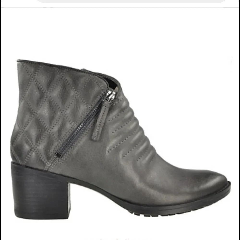 EUC Clarks Movie retro booties grey sz 7.5